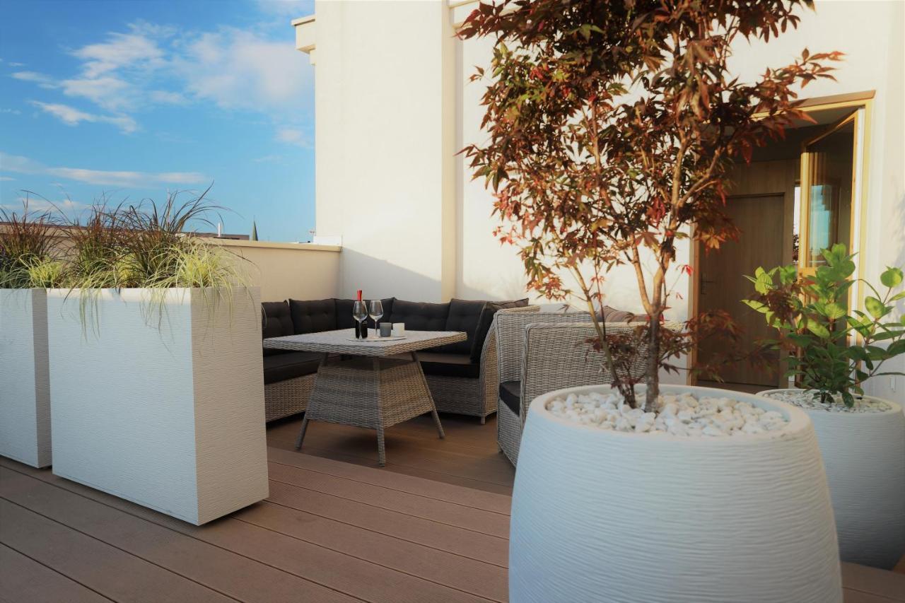 APARTAMENTY NADJEZIORNE z tarasem Elk Bagian luar foto